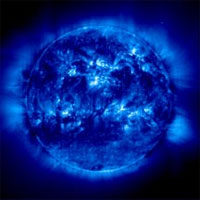 Снимок Солнца в ультрафиолетовом диапазоне волн (с) снимок NASA